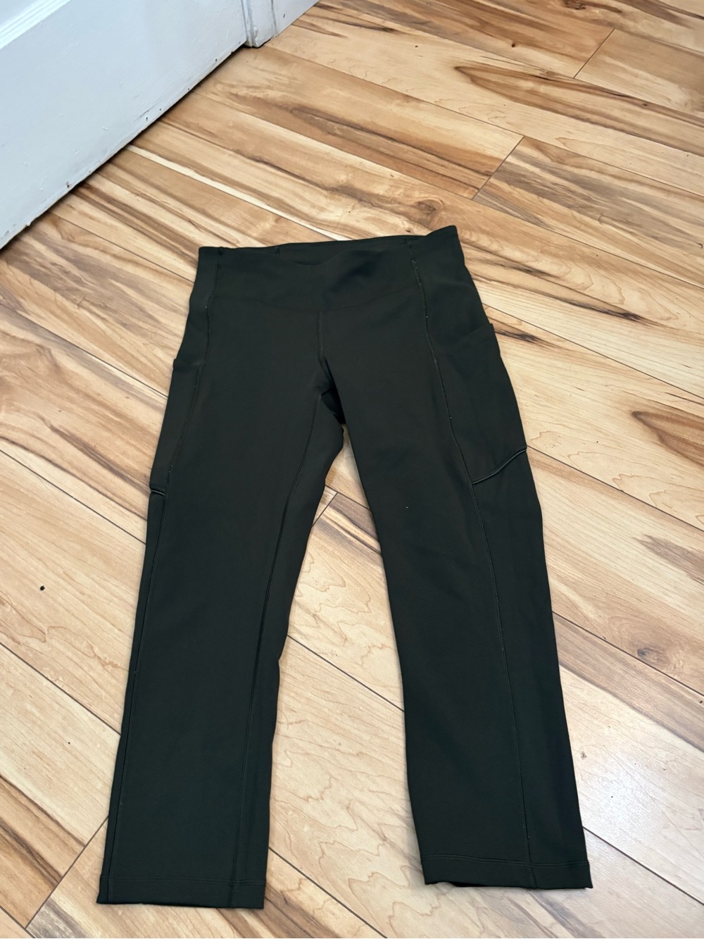 Lululemon Speed Up Crop - Picture 2 of 6